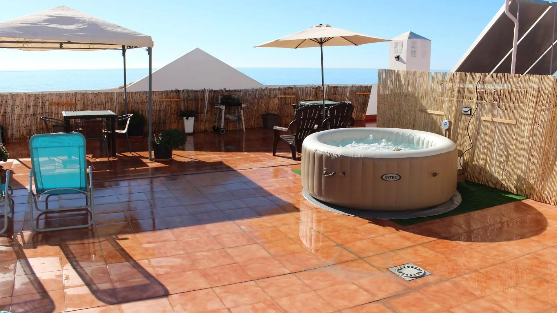 Helle Ferienwohnung Mit Dachterrasse Und Whirlpool Torrox