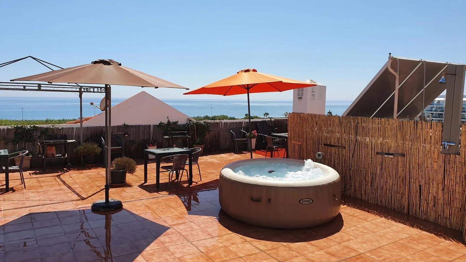 Helle Ferienwohnung Mit Dachterrasse Und Whirlpool Torrox Lejlighed
